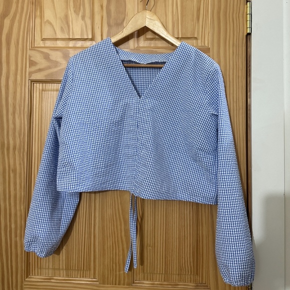 Gingham White & Blue Cropped Long Sleeve Top - Picture 2 of 4